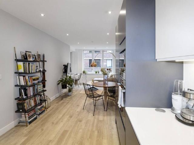 Apartment to Rent: Whitemantle Court, E3