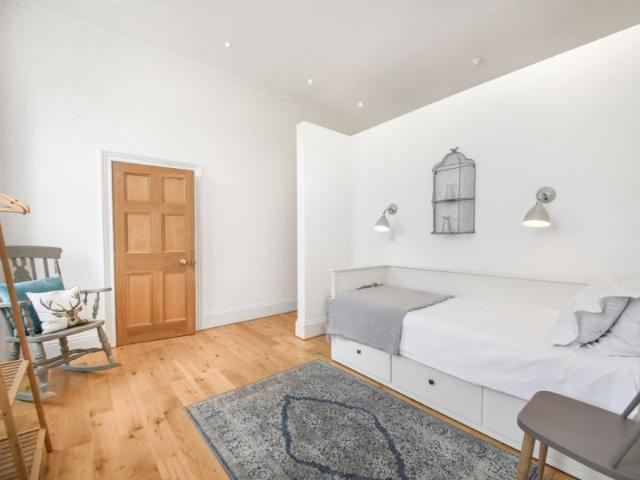 Apartment to rent with 2 bedrooms, Craven House, Hampton Court Road