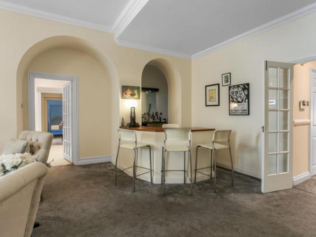 Apartment to rent with 3 bedrooms, Kings Gardens, 11 Kings Gardens