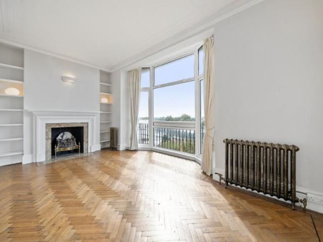Apartment to rent with 3 bedrooms, Richmond Hill, Surrey