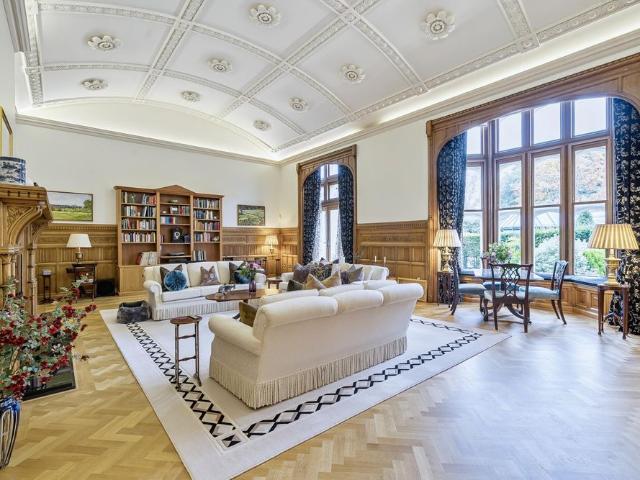 Apartment to rent with 3 bedrooms, The Mansion, Kingswood Warren Park