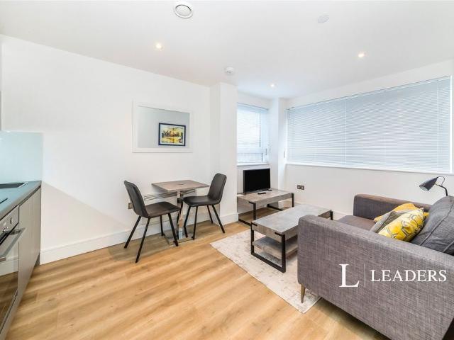 apartment to rent Wood Street, East Grinstead, West Sussex, RH19