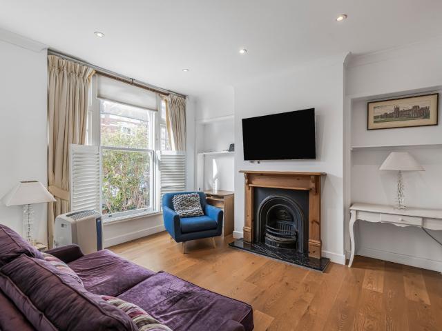 apartment to rent in 65A Quarrendon Street, Fulham, London, SW6