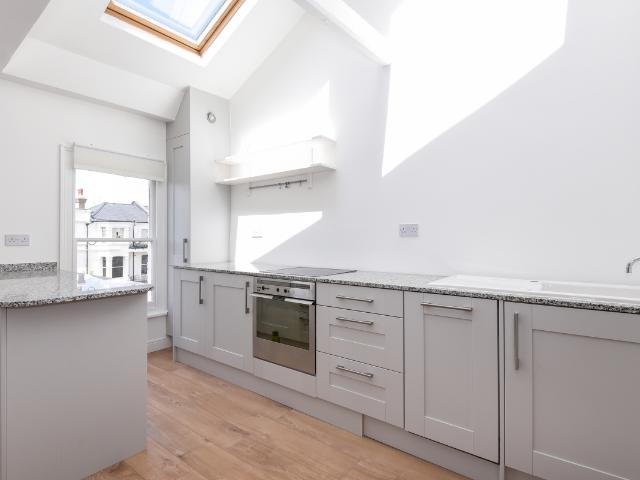 apartment to rent in 30 Rosendale Road, West Dulwich, London, SE21