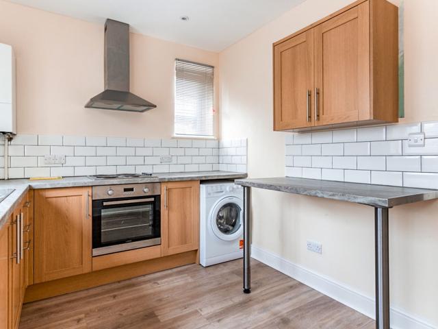 Apartment to rent in Tarring Road, Worthing, BN11 | Leaders