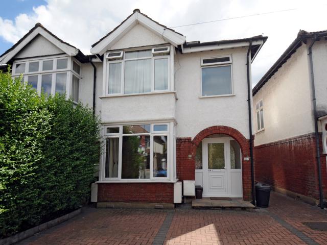 apartment to rent in Taunton Avenue, Raynes Park, London, SW20