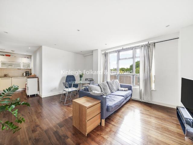 apartment to rent in The Broadway, Crouch End, London, N8