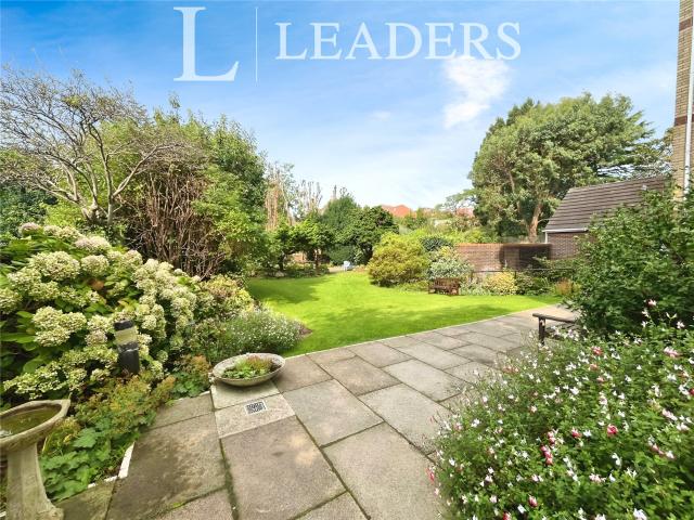 Apartment to rent in The Drive, Hove, East Sussex, BN3 | Leaders