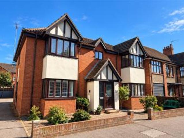 Apartment to rent in Tomline Road, Felixstowe, Suffolk, IP11 | Leaders