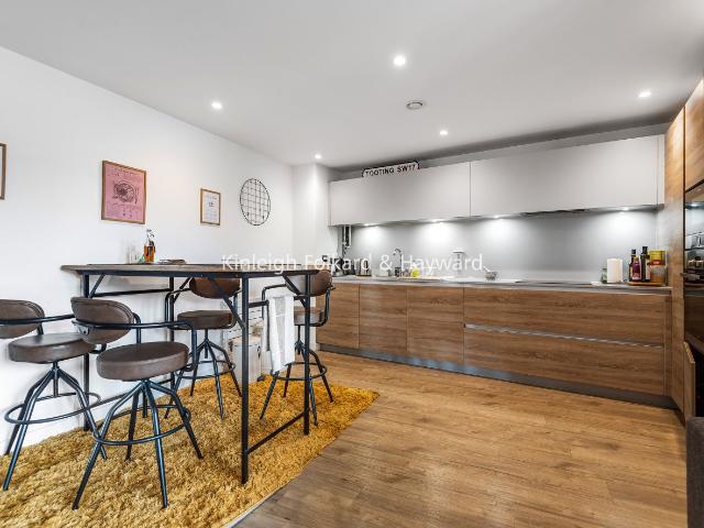 apartment to rent in Tooting High Street, Tooting, SW17