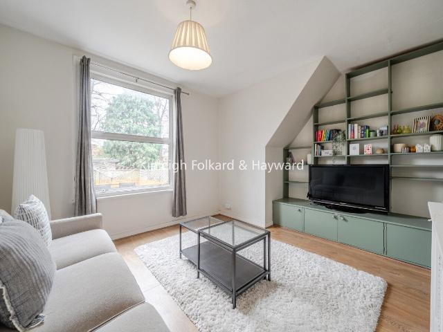 apartment to rent in Trevelyan Road, London, SW17