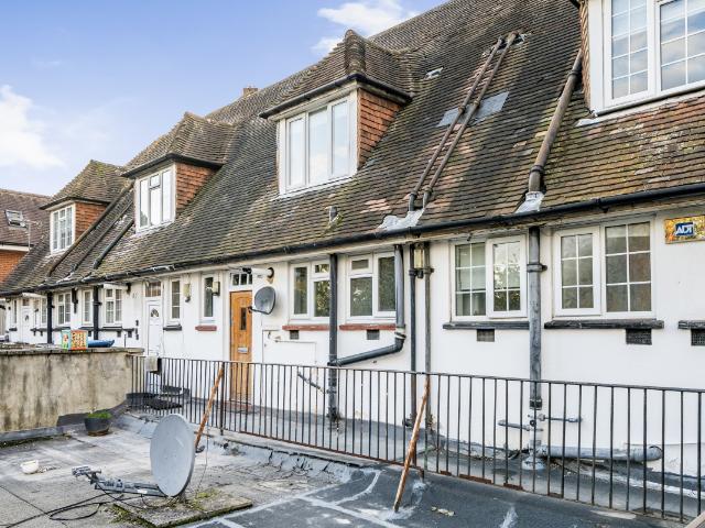 apartment to rent in Vale Parade, Kingston Vale, London, SW15