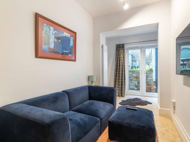 apartment to rent in Vereker Road, Barons Court, London, W14