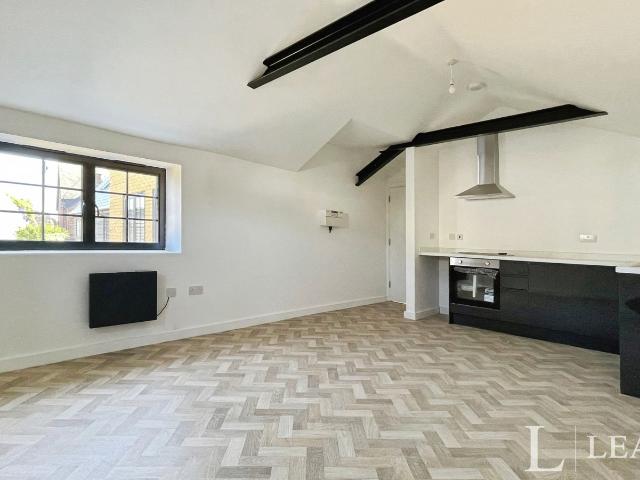 Apartment to rent in Victoria Avenue, Southend on Sea, Essex, SS2 | Leaders