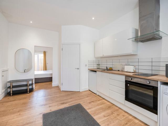 Apartment to rent in Victoria Road South, Southsea, Hampshire, PO5 | Leaders