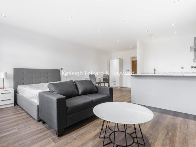 apartment to rent in Walworth Place, London, SE17