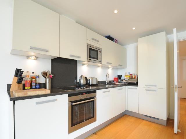 apartment to rent in Water Gardens Square, Surrey Quays, London, SE16