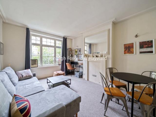 apartment to rent in Waterloo Terrace, Islington, London, N1