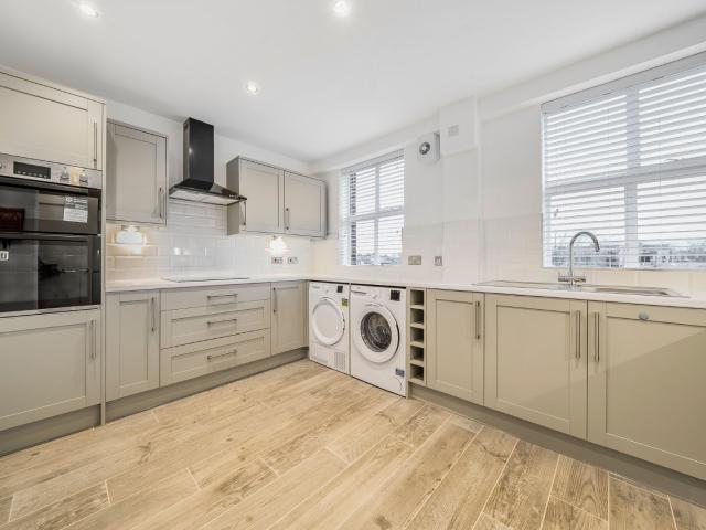 apartment to rent in Wellesley Road, Chiswick, London, W4