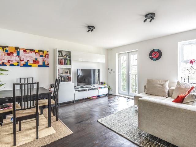 apartment to rent in Wells View Drive, Bromley, Kent, BR2
