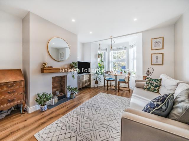 apartment to rent in West Barnes Lane, New Malden, KT3