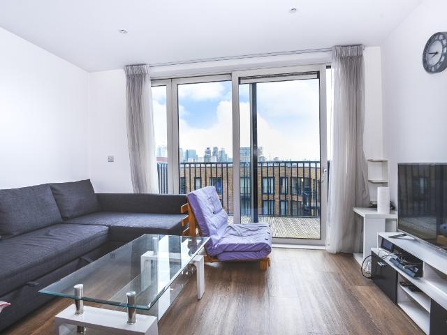 apartment to rent in Whiting Way, London, SE16