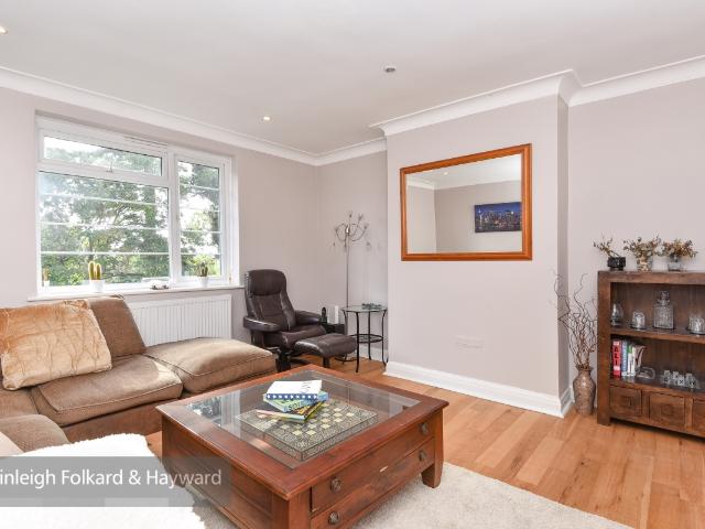 apartment to rent in Winchmore Hill Road, London, N21