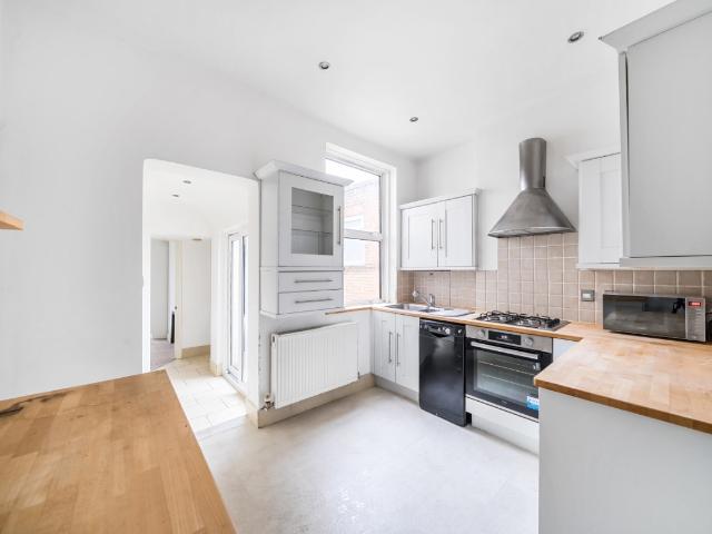 apartment to rent in Wilton Road, London, N10