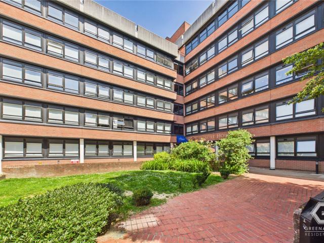 apartment to rent in Wood Street, East Grinstead