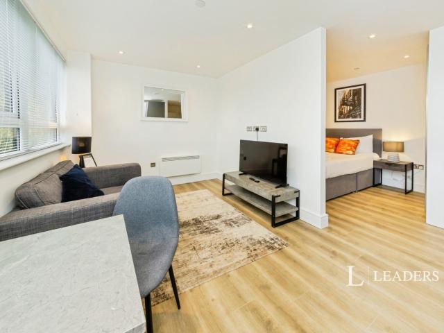 Apartment to rent in Wood Street, East Grinstead, West Sussex, RH19 | Leaders