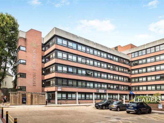 Apartment to rent in Wood Street, East Grinstead, West Sussex, RH19 | Leaders
