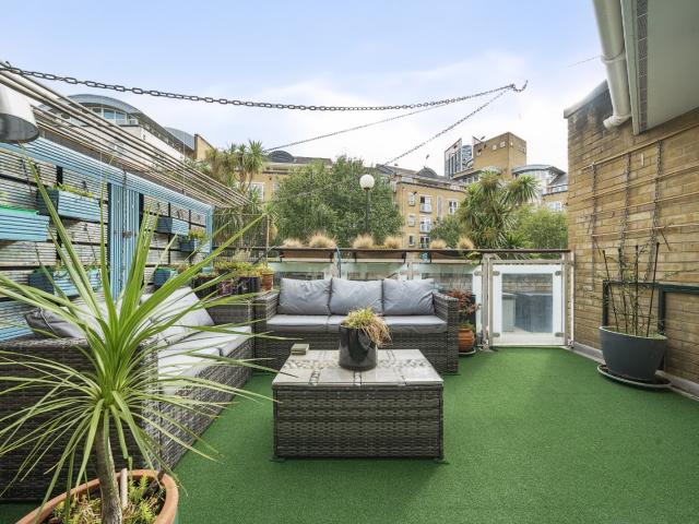 apartment to rent in Woodland Crescent, London, SE16