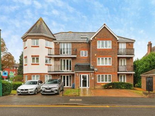 Apartment to rent in Worcester Road, Sutton, SM2 | Leaders