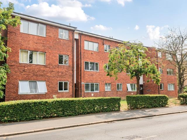 apartment to rent in Worple Road, London, SW19