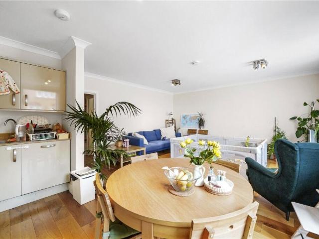 apartment to rent in Worple Road Mews, Wimbledon, London, SW19