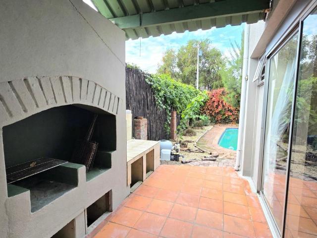 Apartment to rent in Wynberg Upper, Cape Town