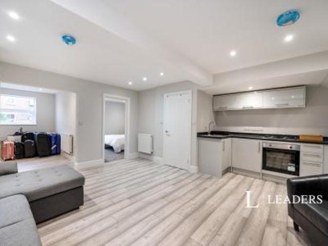 Apartment to rent in Yarborough Road, Southsea, Hampshire, PO5 | Leaders