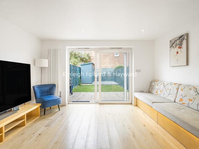 apartment to rent in Abbotswood Road, London, SE22
