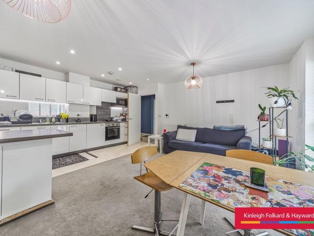 apartment to rent in Adenmore Road, London, SE6