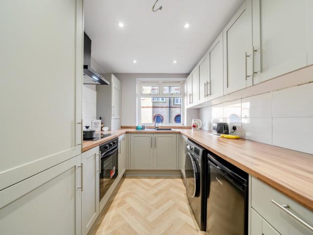 apartment to rent in Ainsty Estate, London, SE16