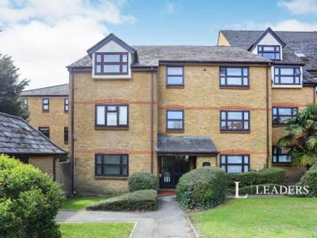 Apartment to rent in Albemarle Park, Albemarle Road, Beckenham, BR3 | Leaders