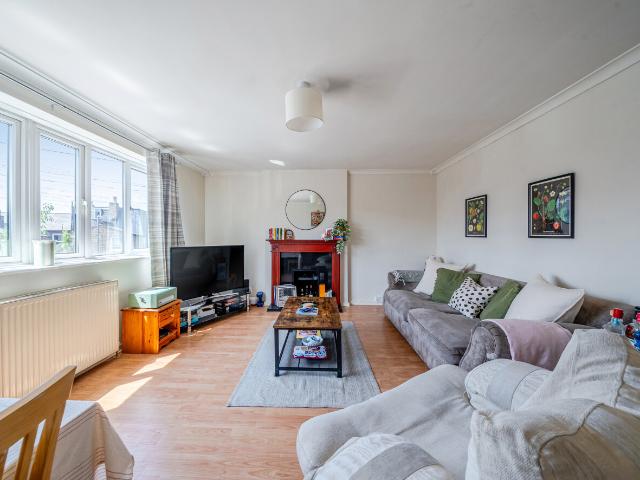 apartment to rent in Aldis Street, London, SW17