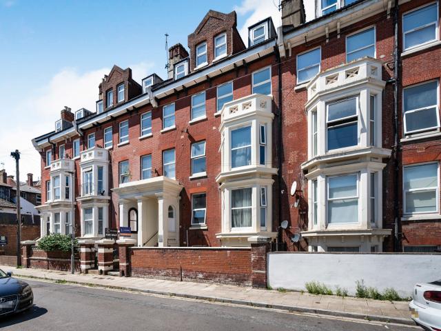 Apartment to rent in Ashburton Road, Southsea, Hampshire, PO5 | Leaders
