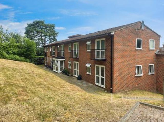 Apartment to rent in Apple Trees Place, Woking, GU22 | Leaders