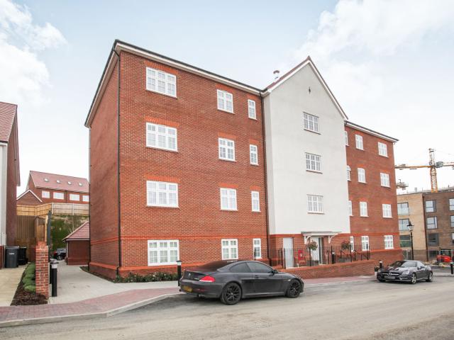Apartment to rent in Armstrong Road, Luton, Bedfordshire, LU2 | Leaders