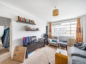 apartment to rent in Balham High Road, Balham, London, SW17
