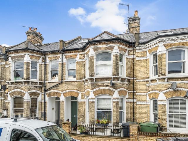 apartment to rent in Ballater Road, London, SW2