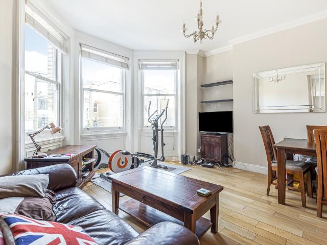 apartment to rent in Bennett Park, Blackheath, London, SE3