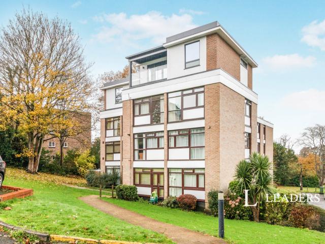 Apartment to rent in Beechcroft Manor, Weybridge, Surrey, KT13 | Leaders