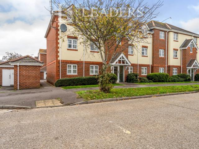 Apartment to rent in Bewick Gardens, Chichester, PO19 | Leaders